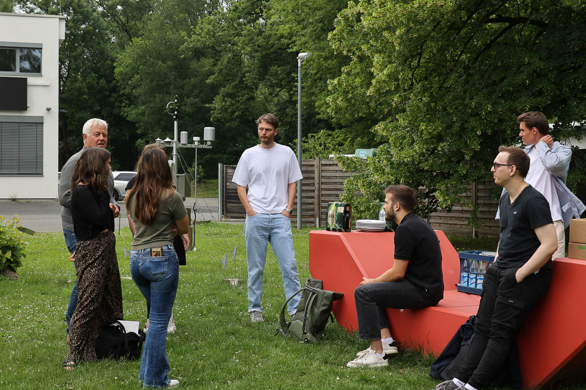 Gemeinsame Besprechung der Teams am Campus der HSRM